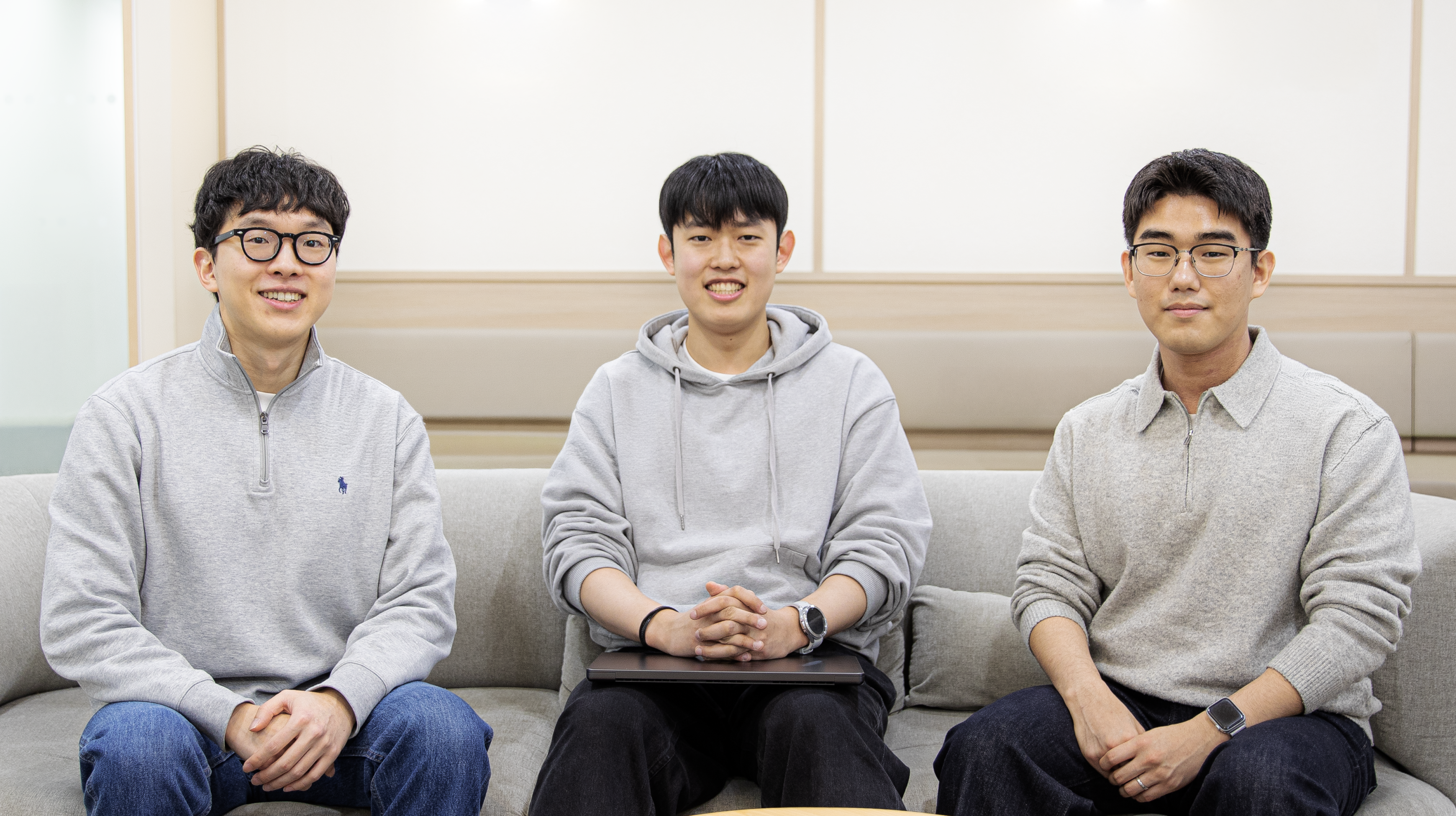 (왼쪽부터) 피드실 Ben, 광고실 John, 검색실 Dino